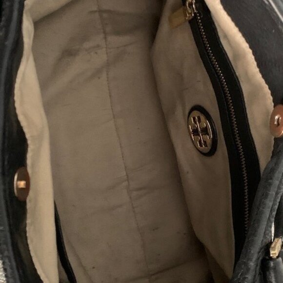 Tory Burch Amanda Classic Hobo Bag with Gold Toned Hardware - Picture 7 of 9